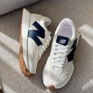 New Balance 327 Retro-Style Sneakers – White & Navy