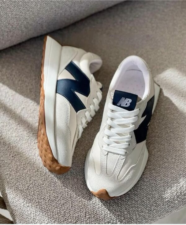 New Balance 327 Retro-Style Sneakers – White & Navy